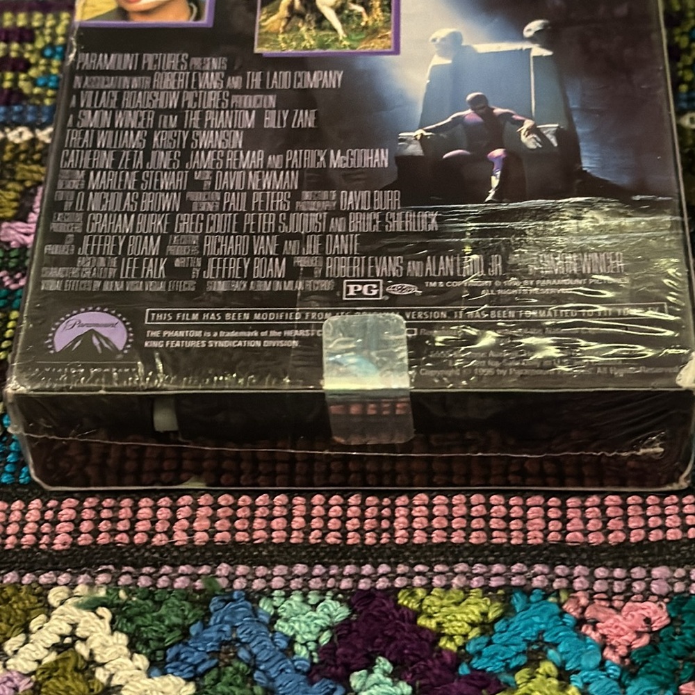 📼 The PHANTOM on VHS unopened in original factory seal. Hologram slip sleeve.👀 - Picture 6 of 8